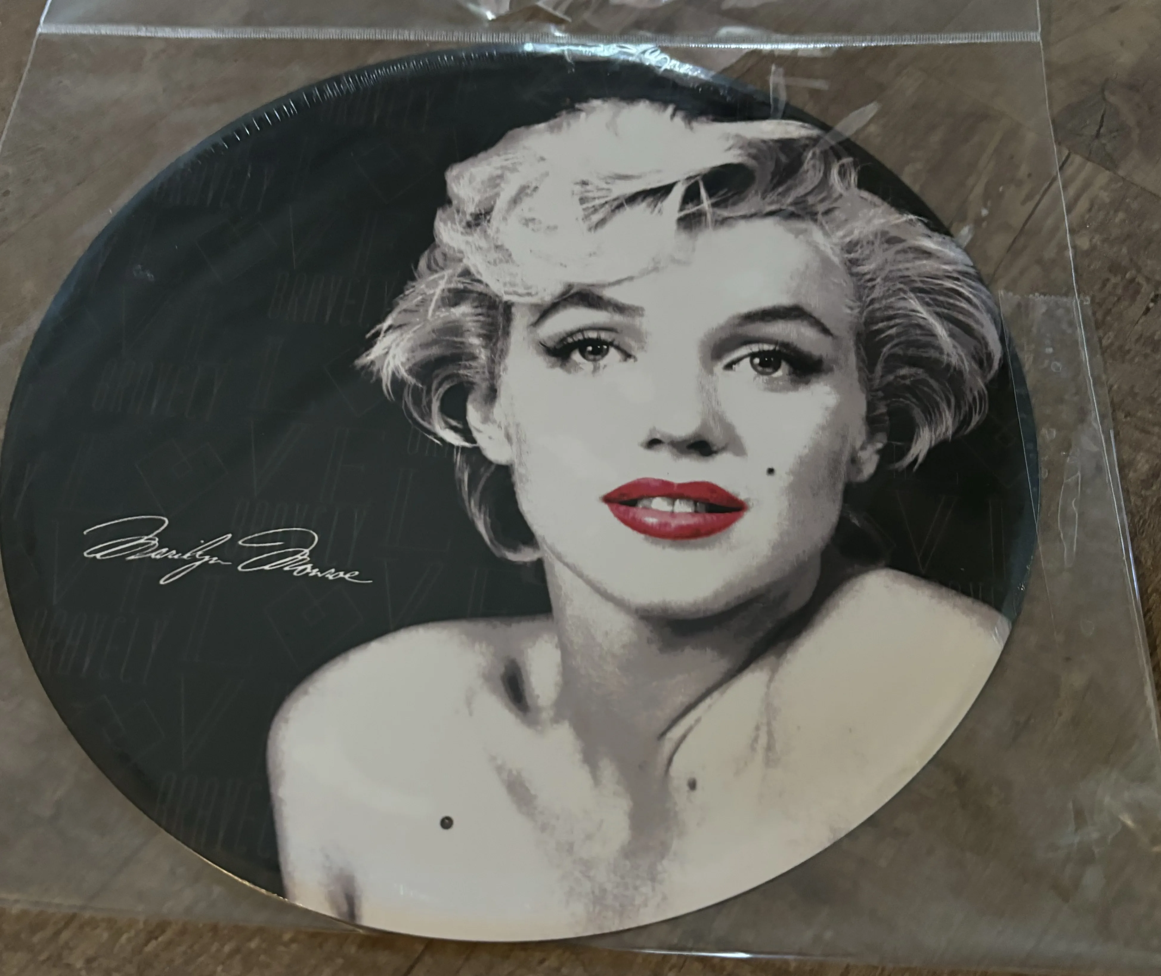 Marilyn Monroe (Round) - Celebrities Metal Sign