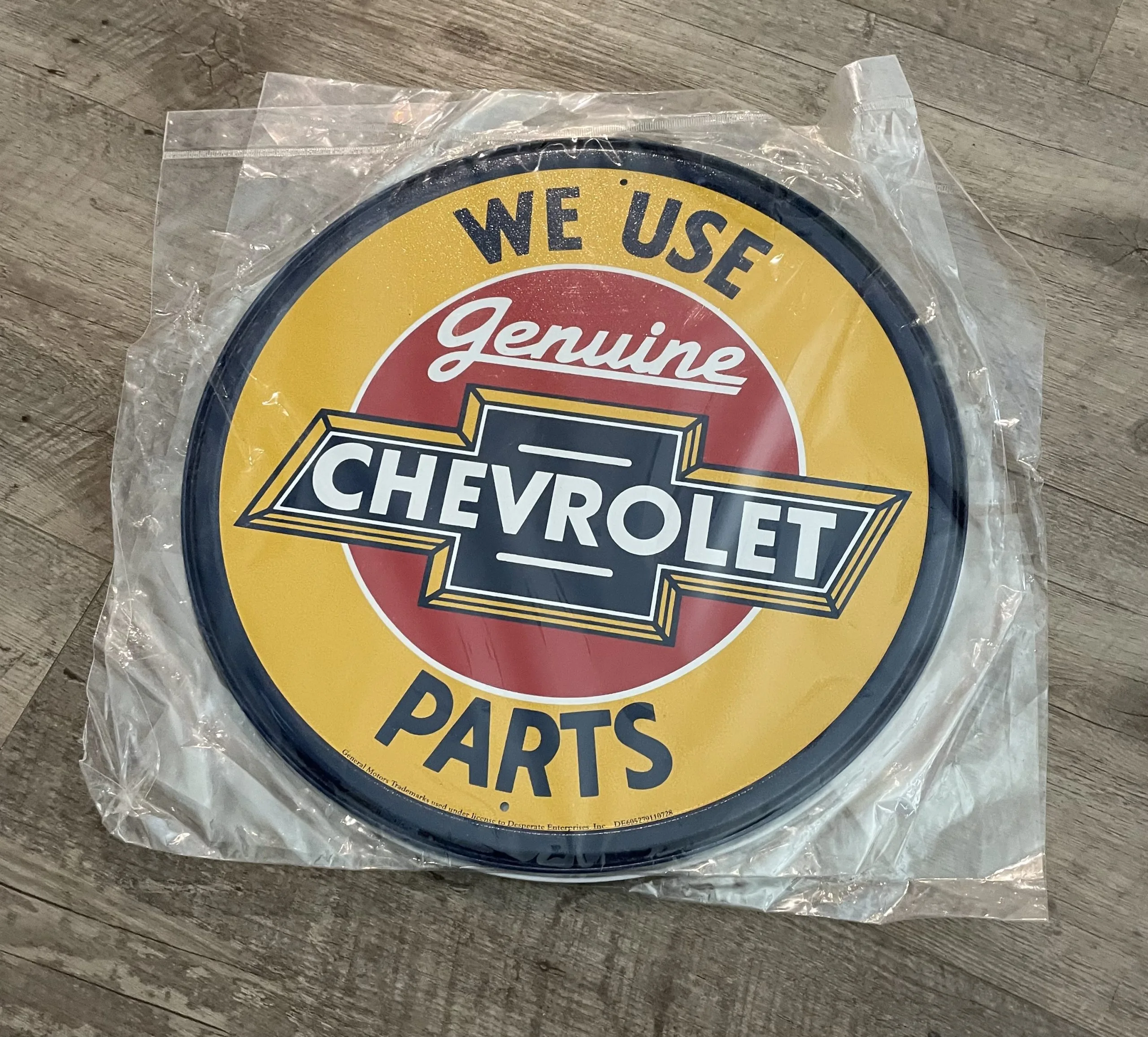We Use Chevrolet Genuine Parts (Round) - Tin Signs Metal Sign